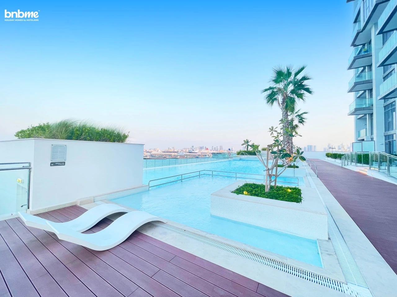 Sea-View Luxury Apartment in Dubai