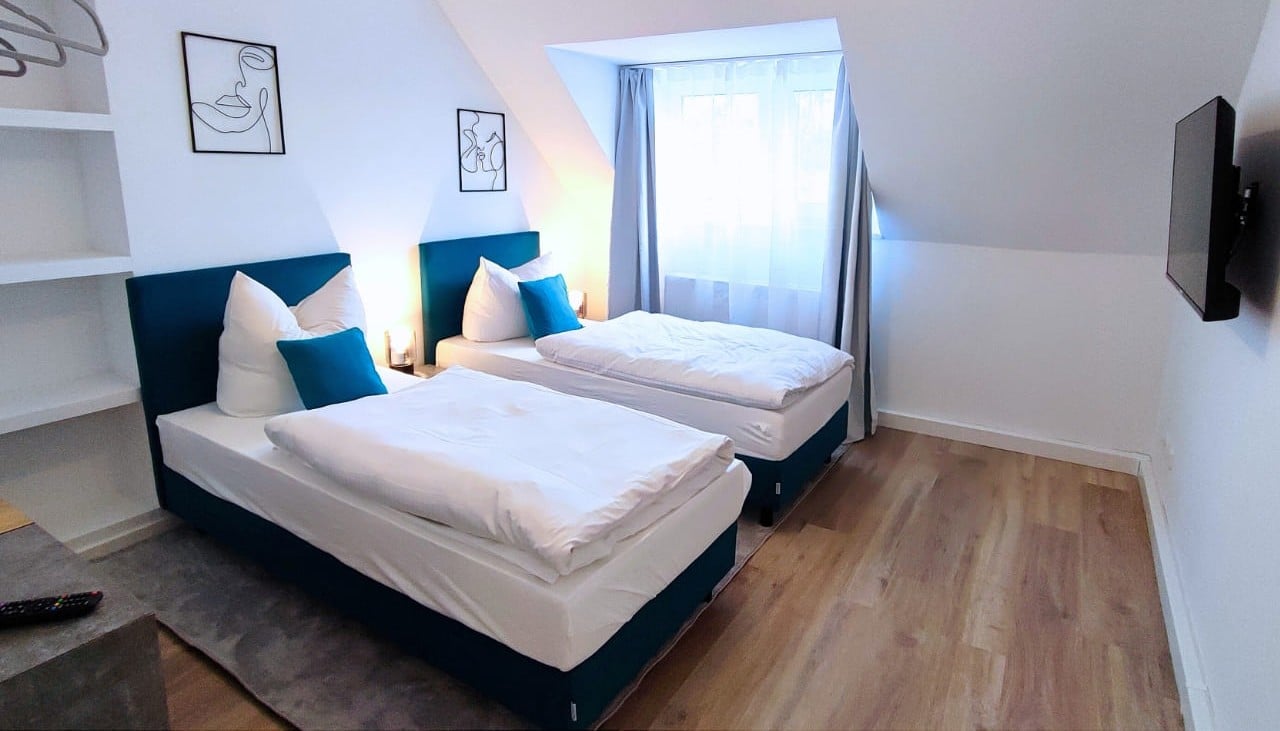 Cozy 2BR Getaway with Kitchen & Parking in Moosburg